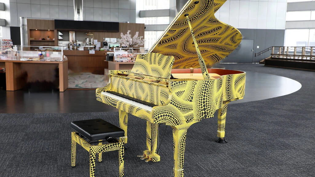 Photo: Tokyo Metropolitan Government Omoide Piano, collaborated by Yayoi Kusama
