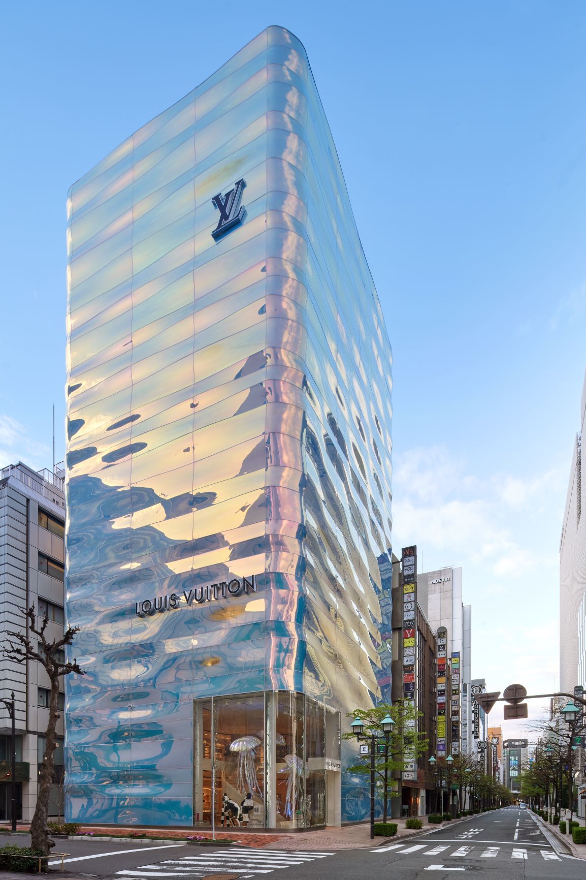 Le Café V, TOKYO – Luxurious Louis Vuitton Cafe At Ginza, With