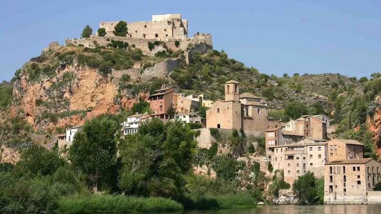 Miravet, un pueblo a la orilla del río