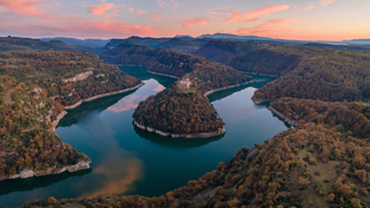 Monasterio de Sant Pere de Casserres: románico entre naturaleza y silencio
