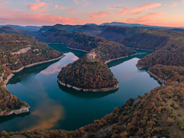 Monasterio de Sant Pere de Casserres: románico entre naturaleza y silencio