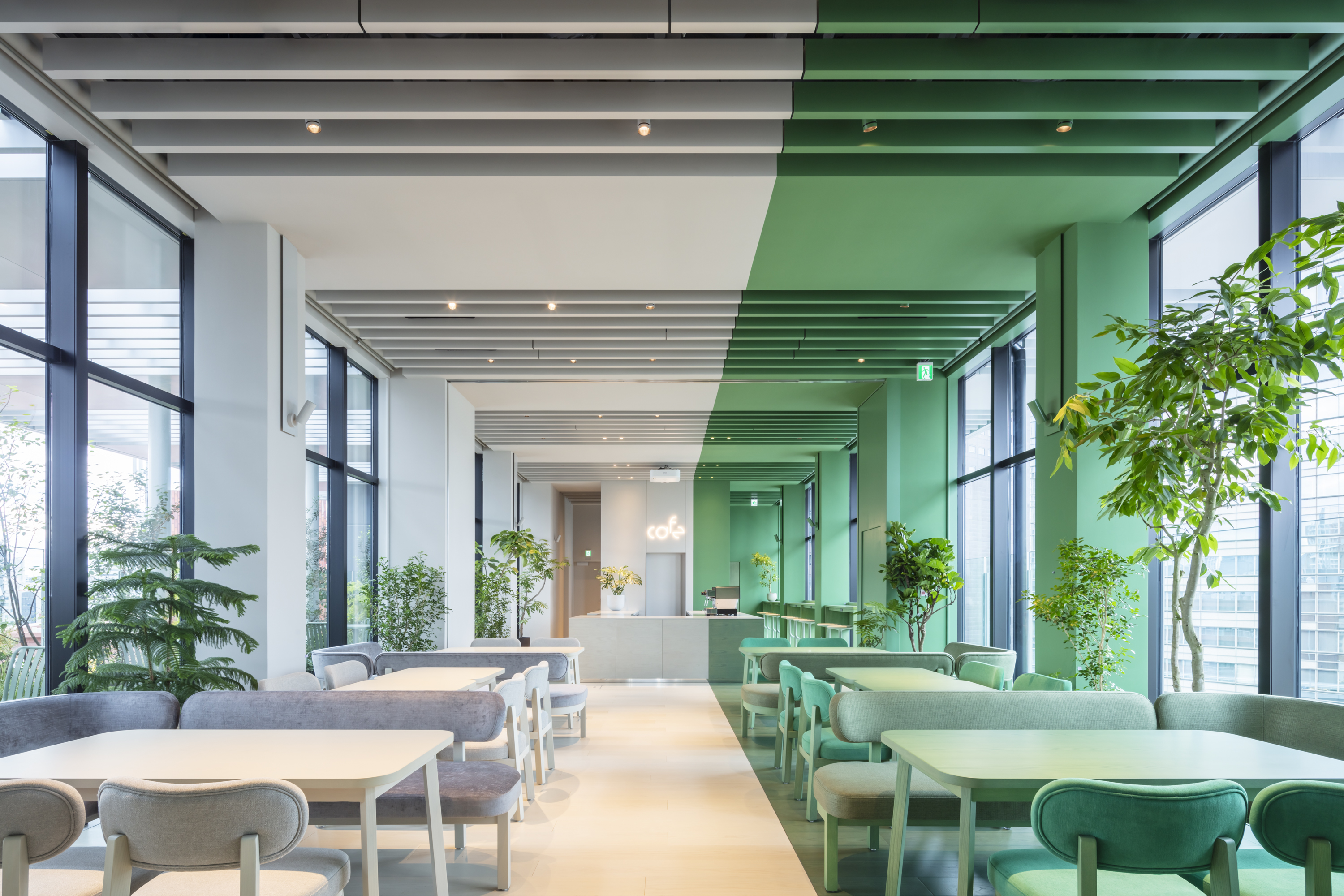 バイカラーな部屋がかわいい、心が晴れるカラフルなホテルが水道橋に誕生