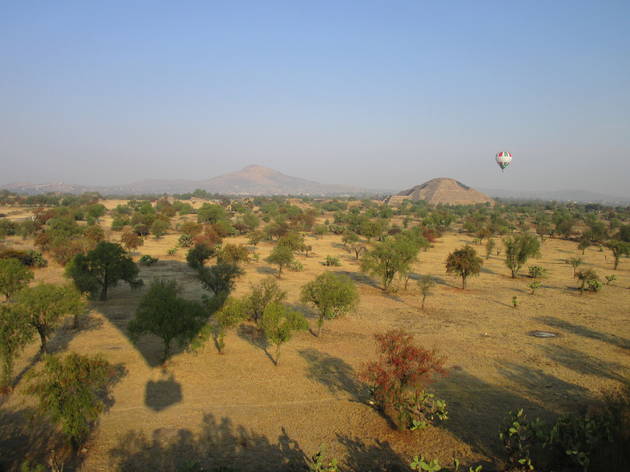 Globos aerostáticos en Teotihuacán Imagen panorámica de Teotihuacán desde un globo aerostático