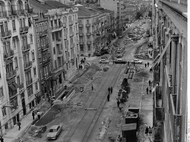 Os cinemas e outros lugares de encontro na Avenida Almirante Reis: uma memória emocional de resistência ao Estado Novo Os cinemas e outros lugares de encontro na Avenida Almirante Reis: uma memória emocional de resistência ao Estado Novo