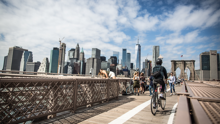 ニューヨーク市がブルックリン橋に自転車専用レーンを整備