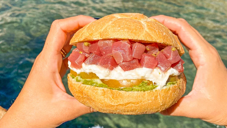 Panino con tartare di tonno from Pescaria Panino con tartare di tonno from Pescaria