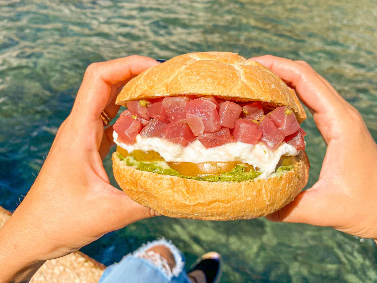 Panino con tartare di tonno from Pescaria | Polignano a Mare