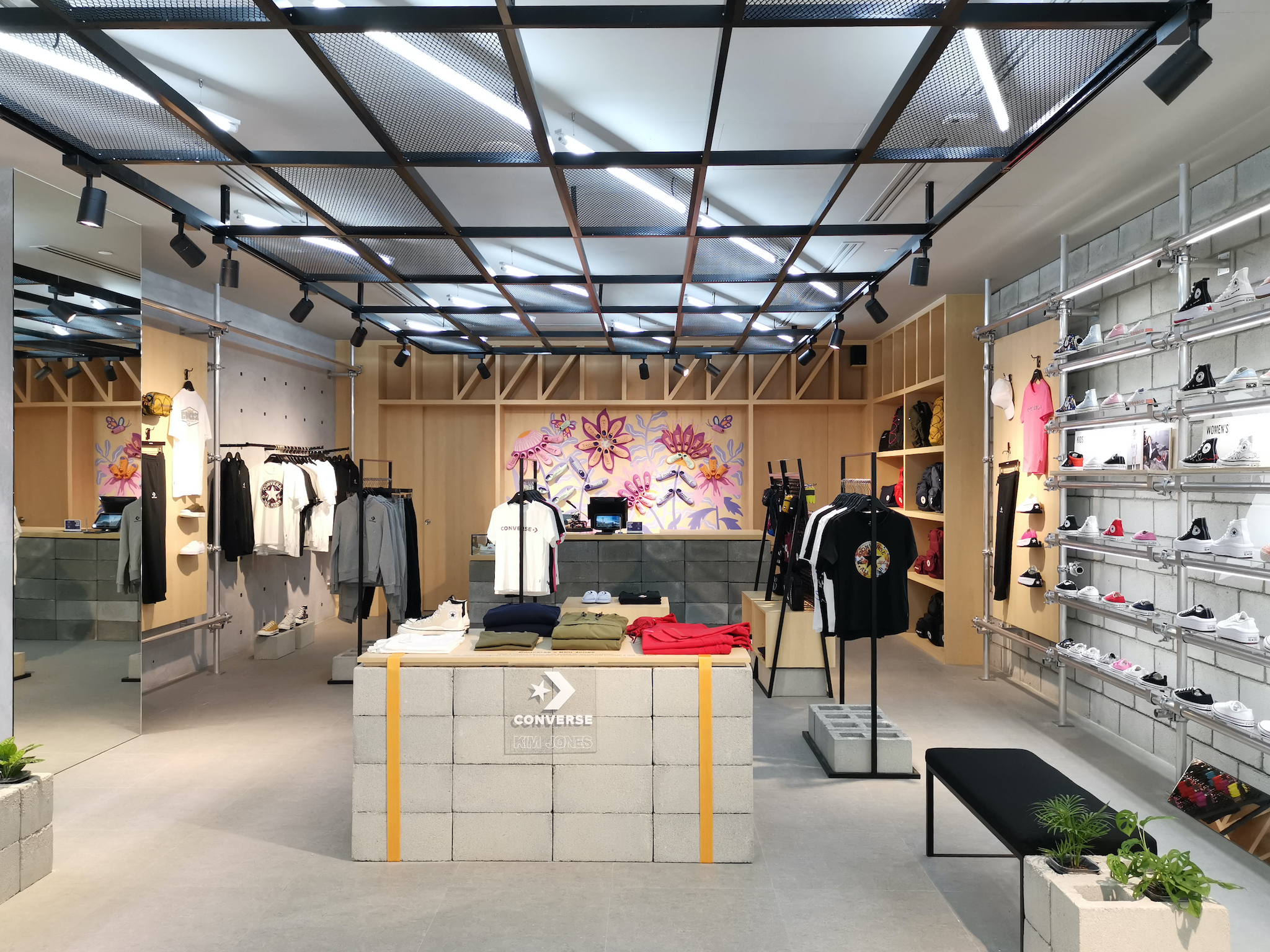 Fácil de leer servilleta Hacia New Converse Flagship Store Opens At Jewel Changi Airport