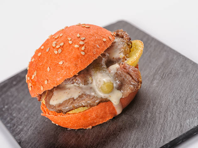 Montadito de galtes amb salsa de mel i mostassa de Tast&Vins Montadito de galtes amb salsa de mel i mostassa de Tast&Vins