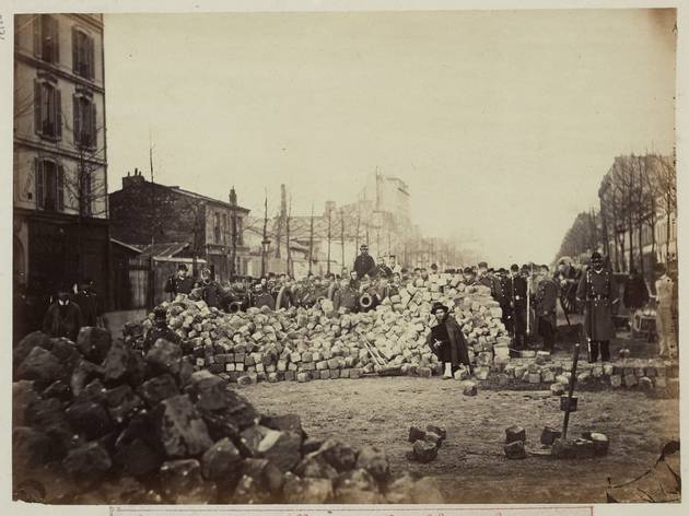 Barricade de la rue d'Allemagne et de la rue Sébastopol. 18 mars 1871. Commune de Paris