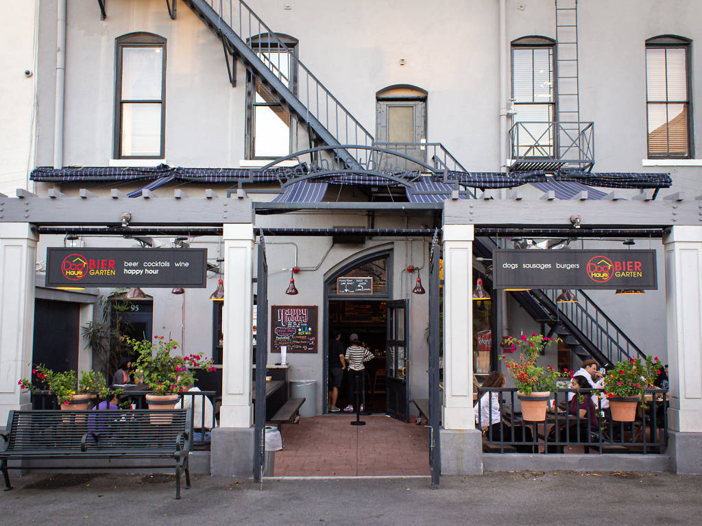 Best Beer Gardens in Los Angeles for Drinks Outdoors