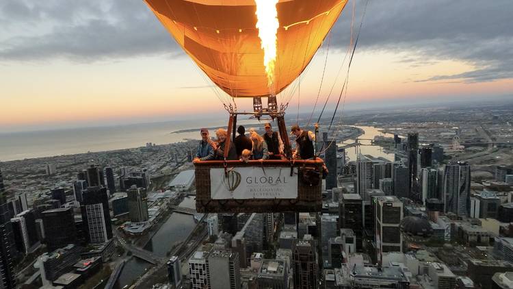 See the Melbourne sunrise from a hot air balloon