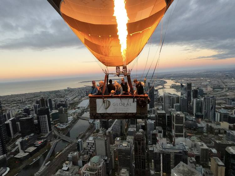 See the Melbourne sunrise from a hot air balloon