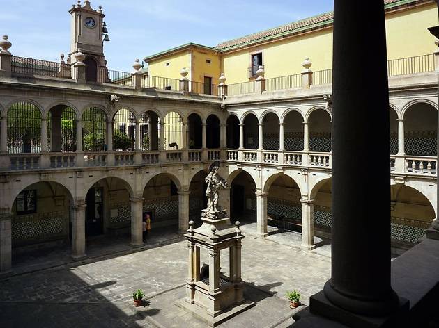 Casa de la Convalescència, seu de l'Institut d'Estudis Catalans Casa de la Convalescència, seu de l'Institut d'Estudis Catalans
