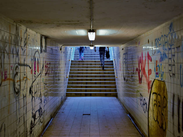 Túnel de metro tenebroso Passadís de metro sinistre