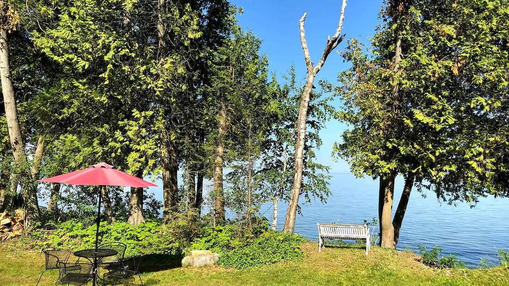 16 Lakefront Airbnbs to Rent For a Getaway From Chicago