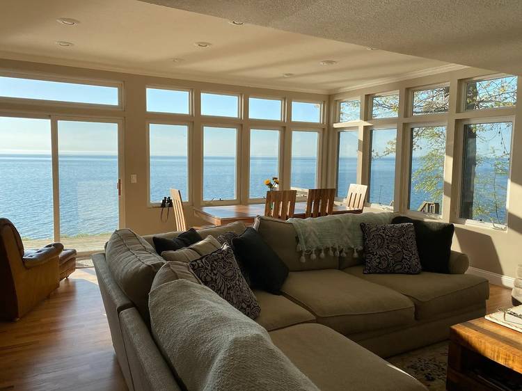 18 lakefront Airbnbs to rent for a getaway from Chicago