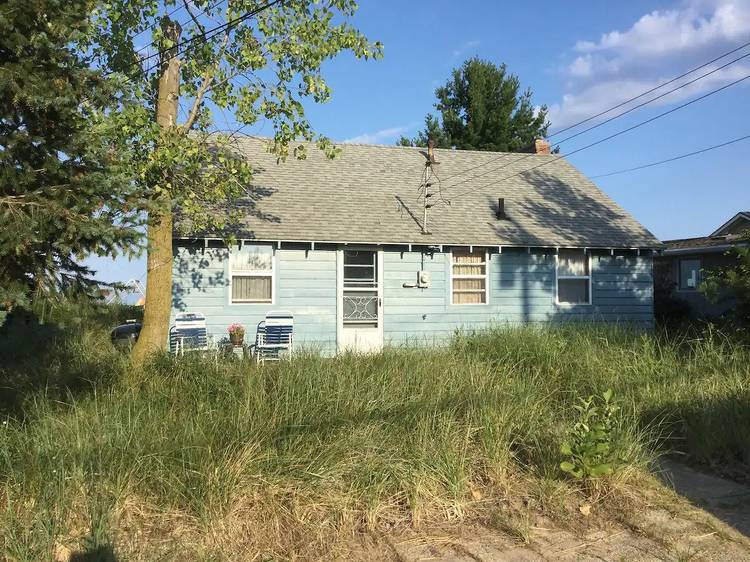 The blue cottage in Mountain Beach