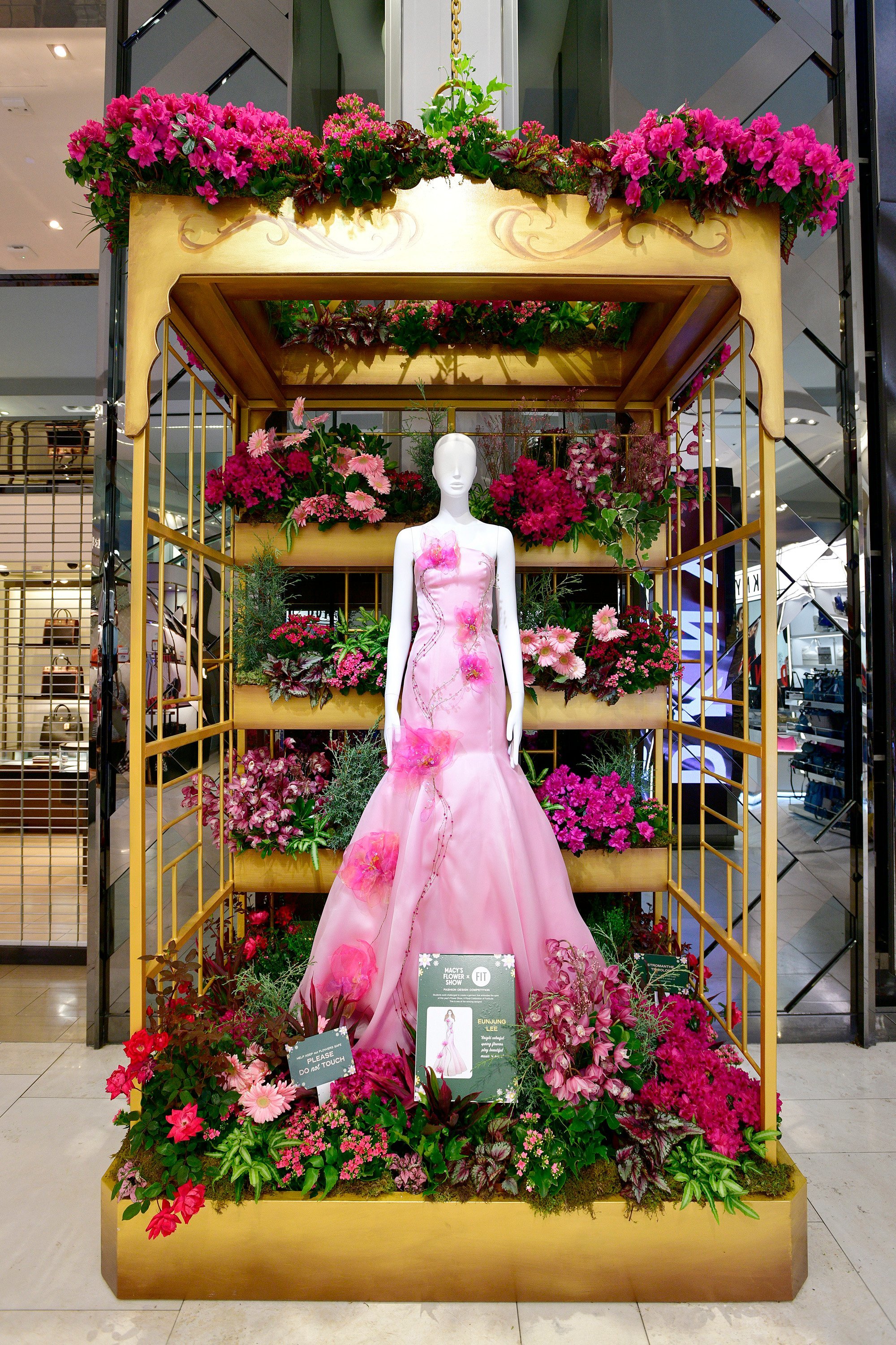 Macy's Just Unveiled Their 2019 Spring Flower Show and The Displays Are  Insane