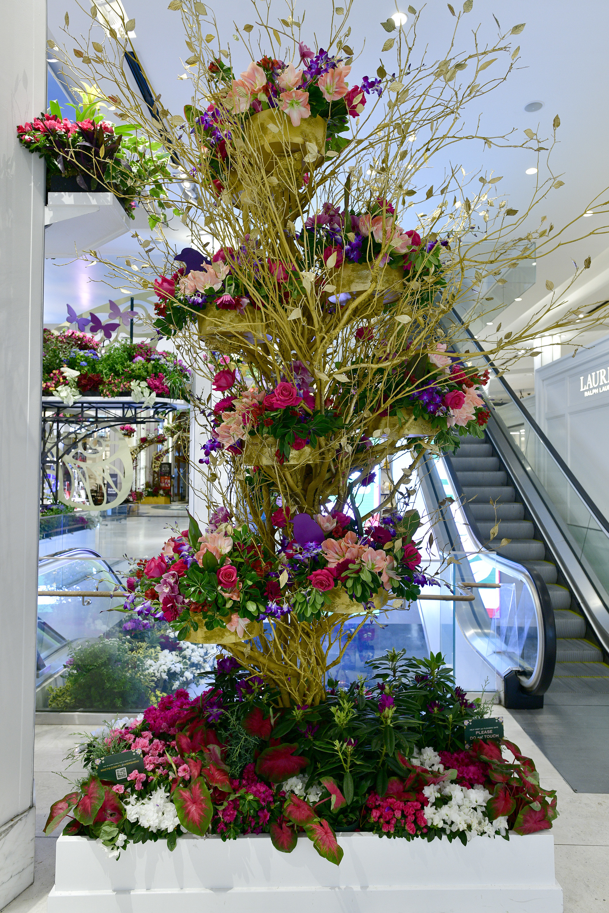 Macy's Just Unveiled Their 2019 Spring Flower Show and The Displays Are  Insane