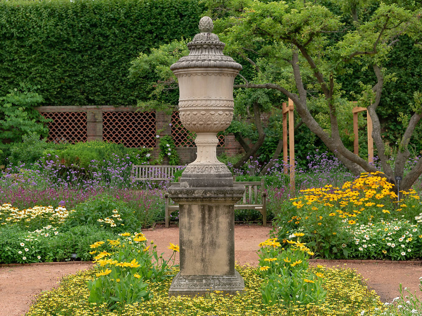 15 Most Beautiful Gardens in Chicago, From Botanical Gardens to Wildflower Blooms