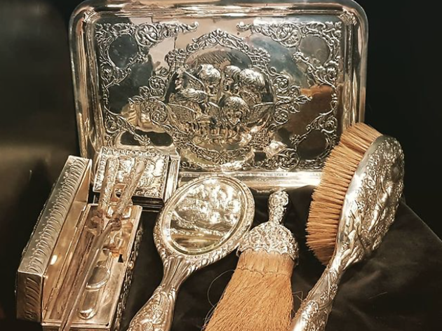 Conjunt de respalls, pintes i miralls del segle XVIII del Museu Raffel Pagès Conjunt de respalls, pintes i miralls del segle XVIII del Museu Raffel Pagès