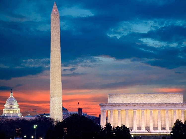 Roam the monuments under the moonlight 