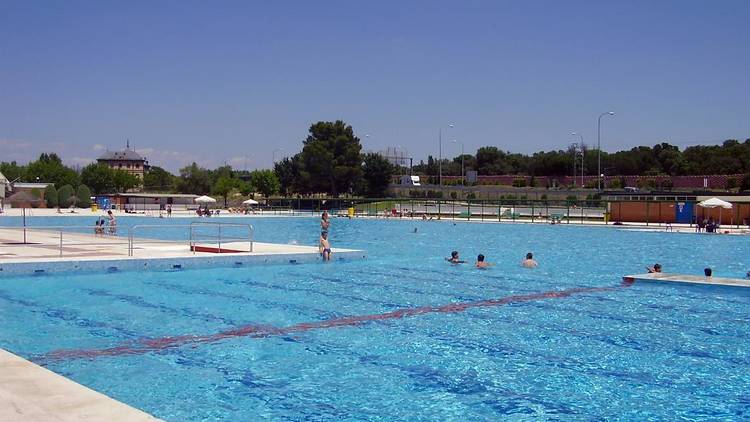 Piscina exterior Puerta de Hierro