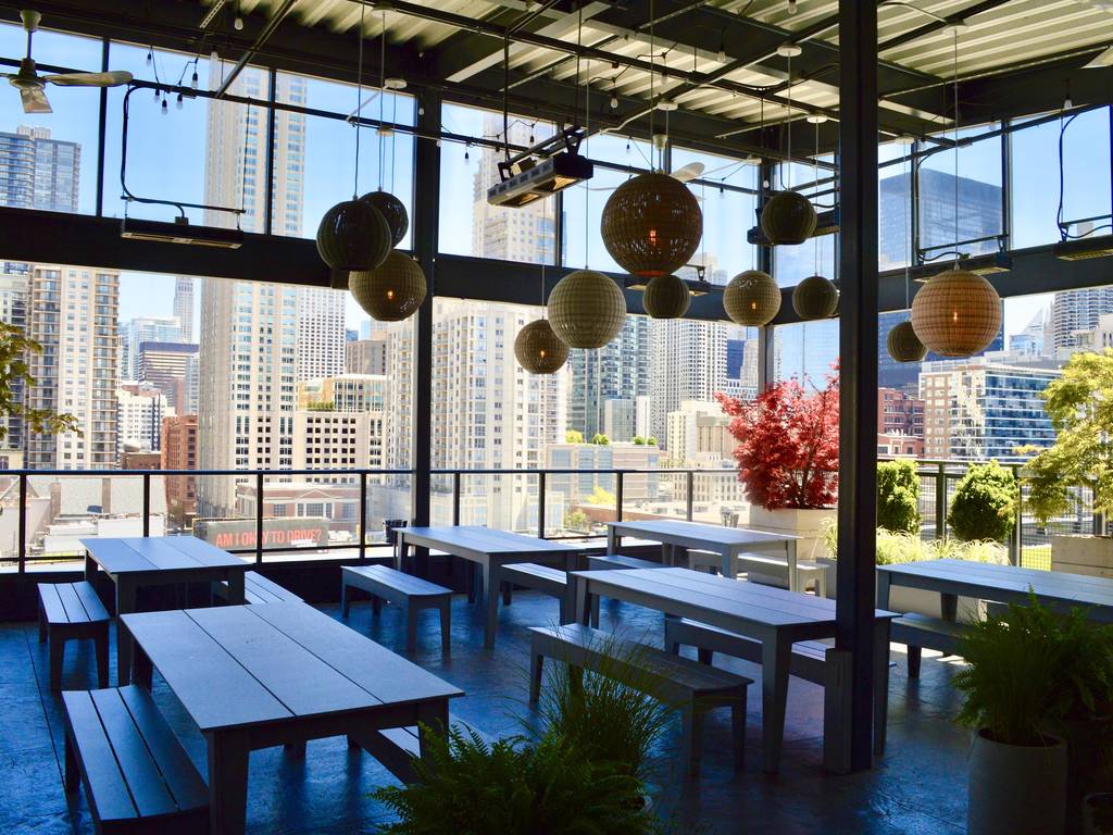 29-restaurants-with-amazing-views-of-the-chicago-skyline-and-lake-michigan