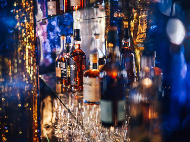 O Bar Mais Triste da Cidade Noite, Bares, O Bar Mais Triste da Cidade