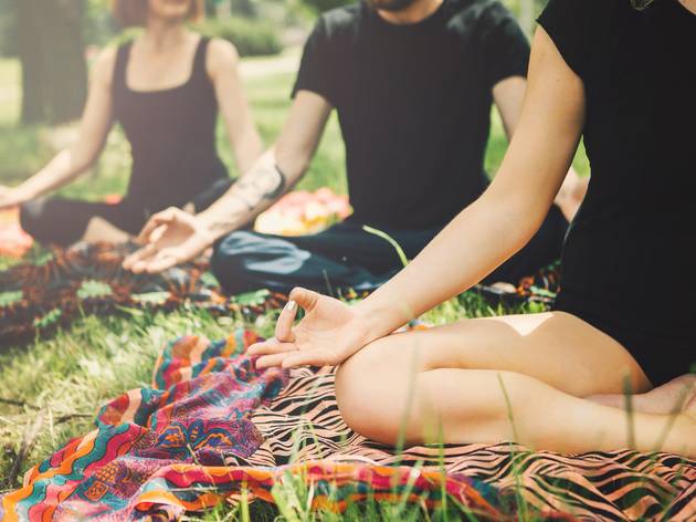 Yoga, plans esport al sol Yoga, plans esport al sol