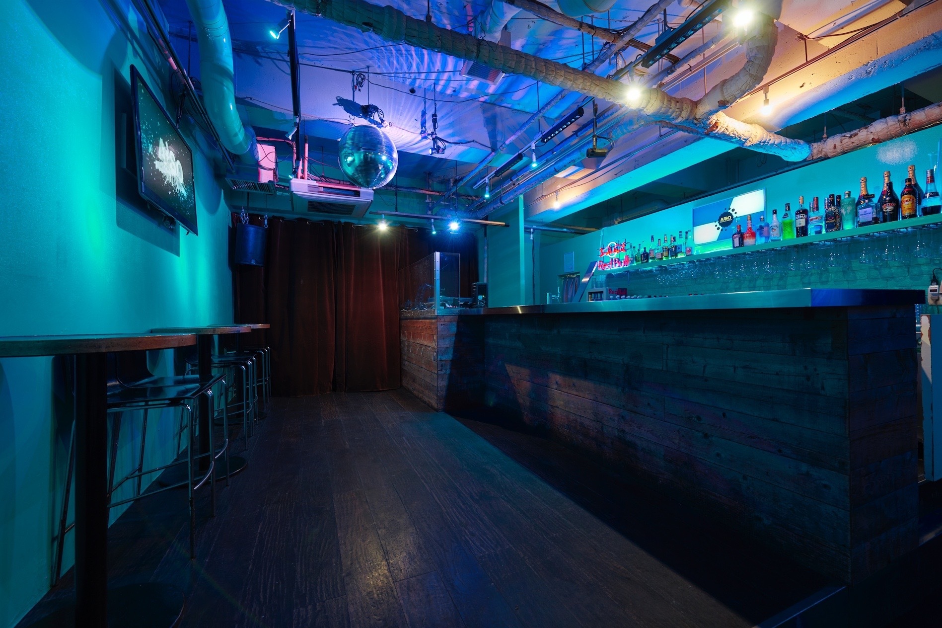 Aisotope Lounge | LGBTQ+ in Shinjuku-Nichome, Tokyo