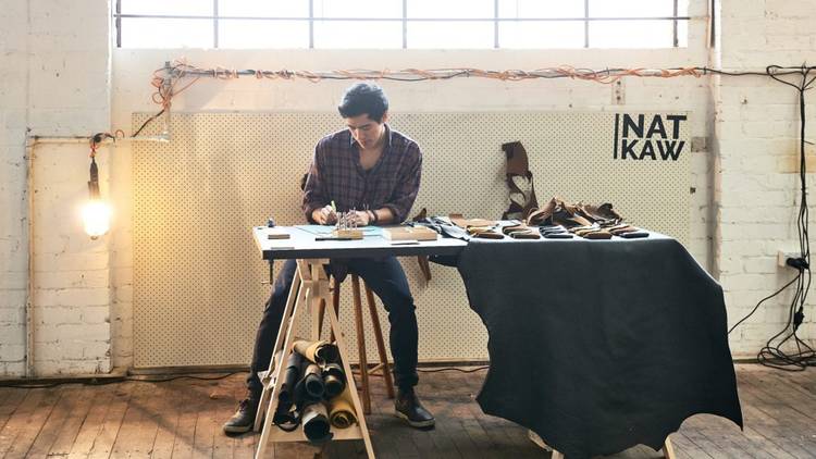 leather wallet-maker Nat Kaw at work at Woodburn Creatives