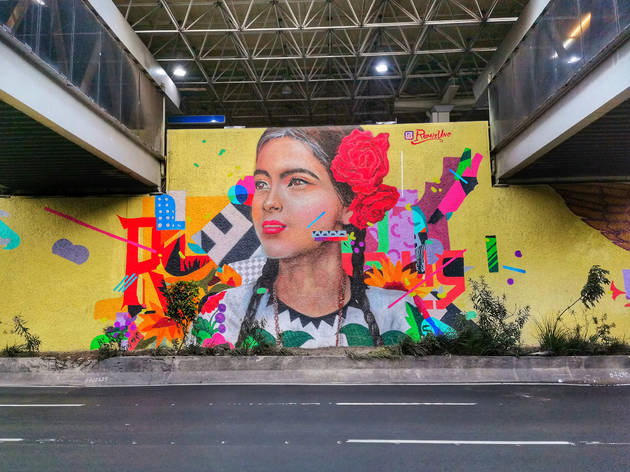 Remix Uno Mural del rostro de una mujer