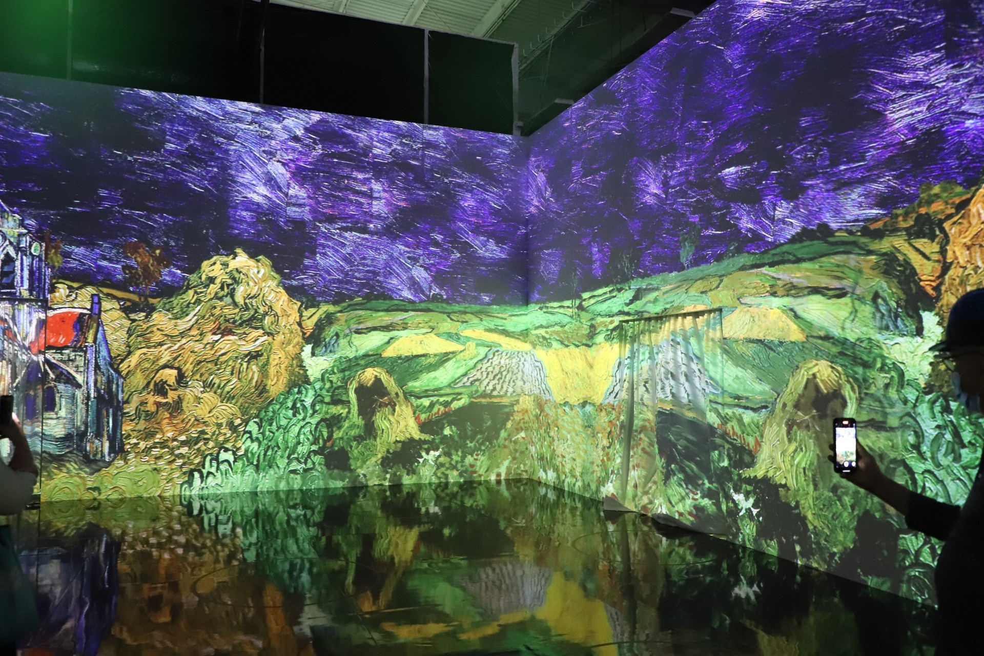 A Luminous Multisensory Van Gogh Art Exhibition Is Coming To NYC - Secret  NYC