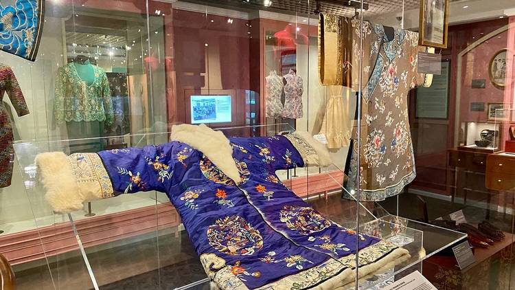 Modern Women of the Republic: Fashion and Change in China and Singapore