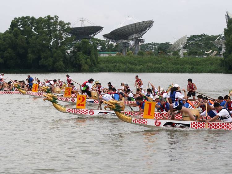 Dragon boat racing