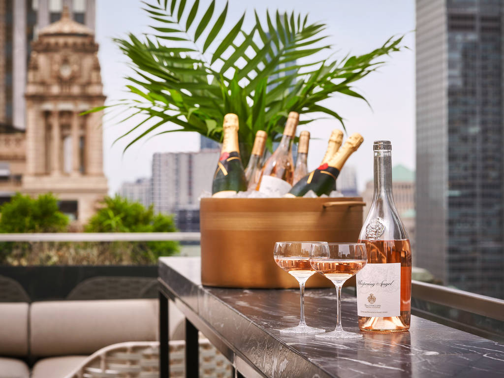 34 Best Rooftop Bars in Chicago to Check Out