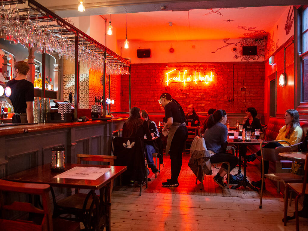 17 Best Pubs in Birmingham for a Good Ol’ Pint