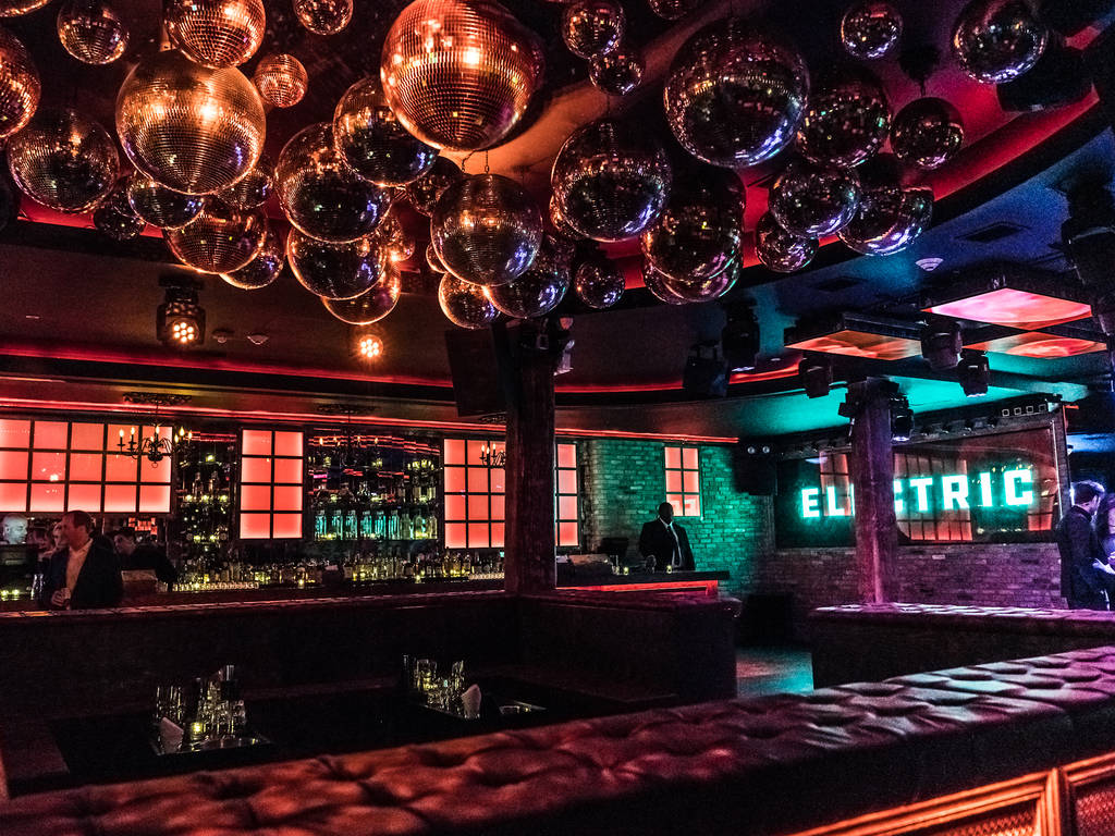 18 Best Nightclubs And Dance Clubs In Chicago: Nightlife Guide