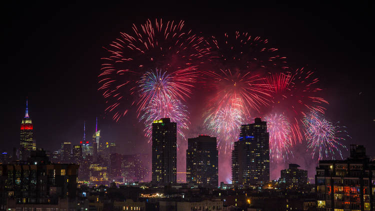 Macy's 4th of july fireworks east river