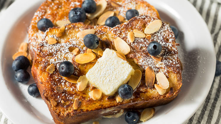 French toast with blueberries 