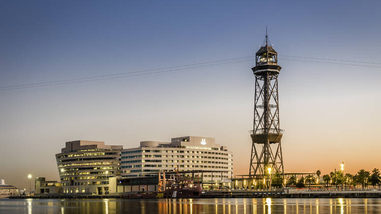 Un balcón en Barcelona y su costa