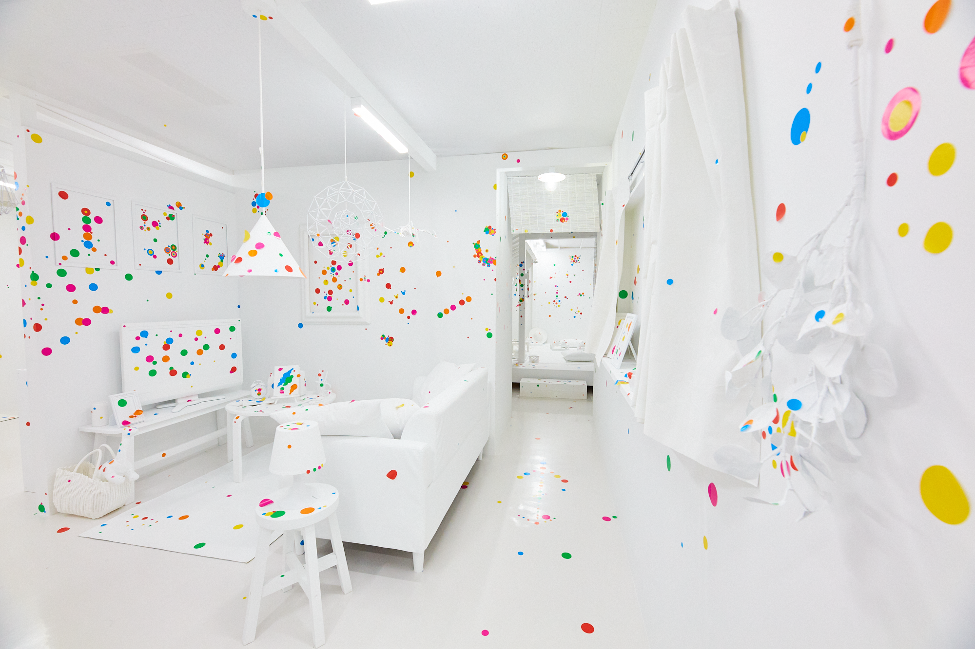 Yayoi Kusama The Obliteration Room  パビリオン・トウキョウ2021