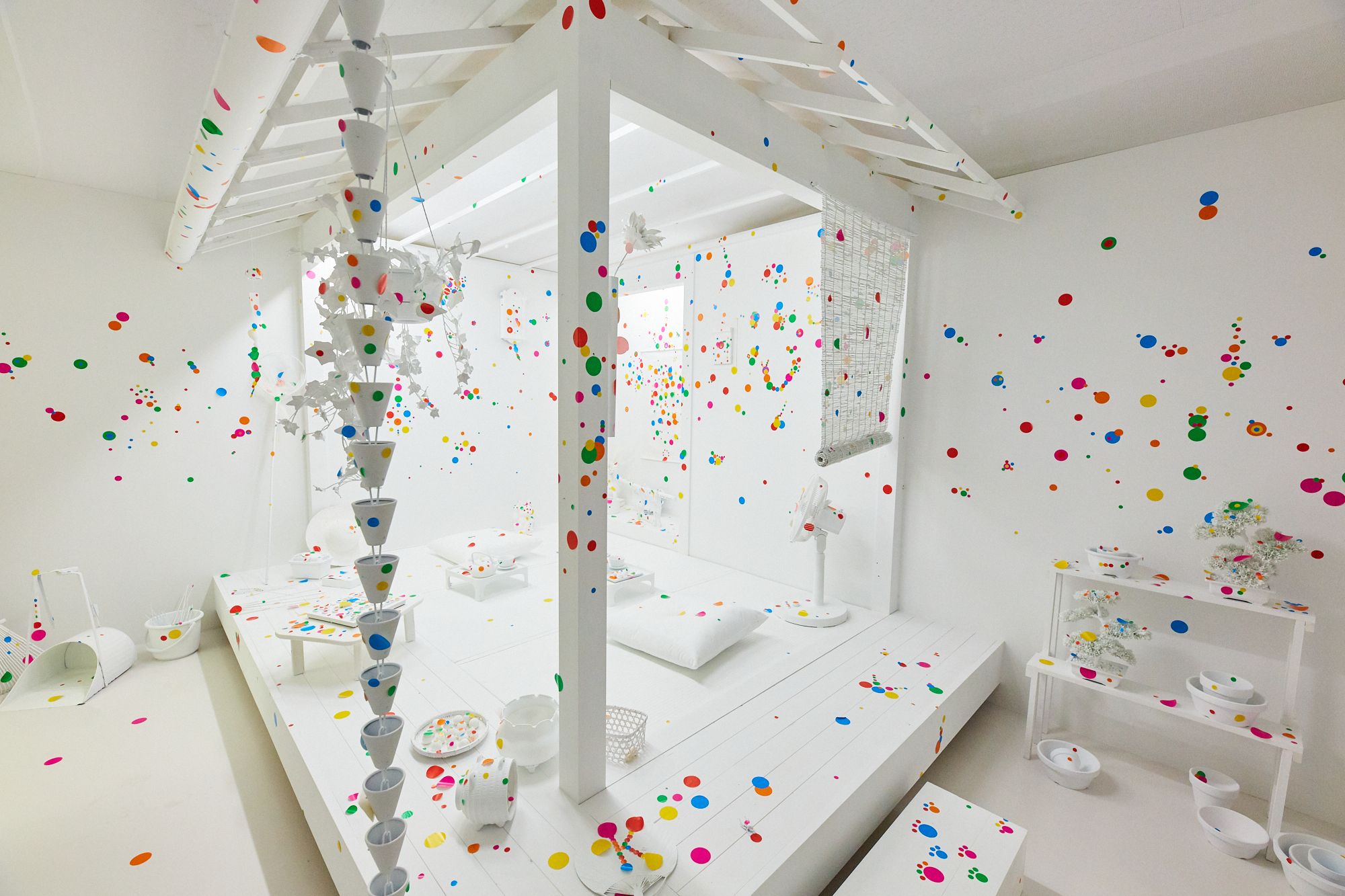 Yayoi Kusama The Obliteration Room  パビリオン・トウキョウ2021