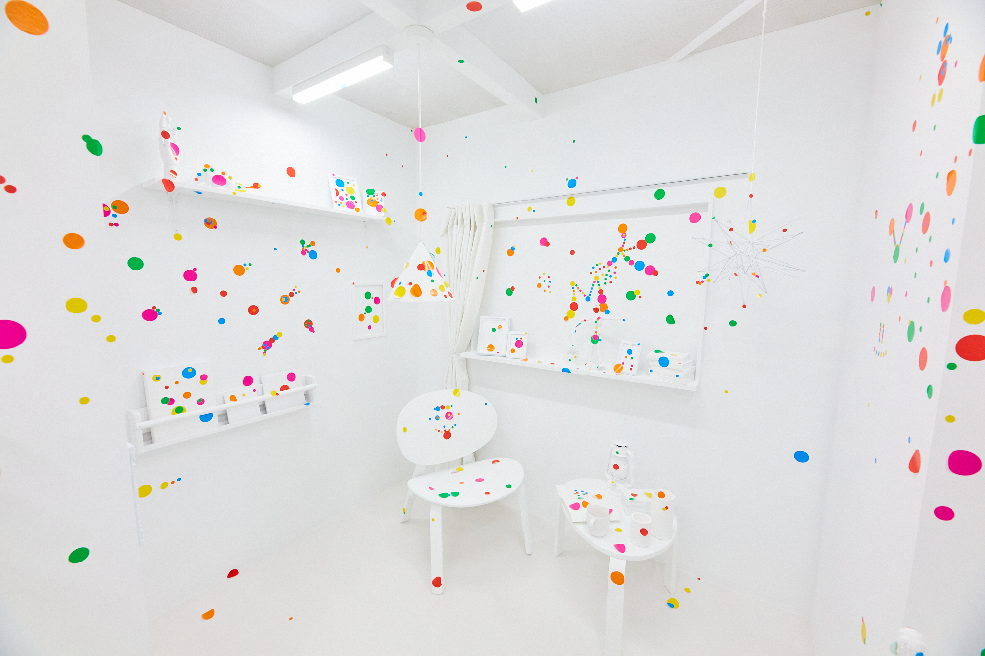 Yayoi Kusama The Obliteration Room  パビリオン・トウキョウ2021