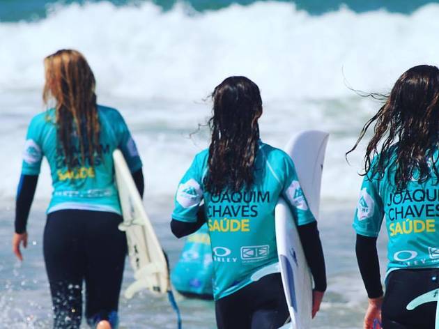 Academia Profissional de Surf Academia Profissional de Surf