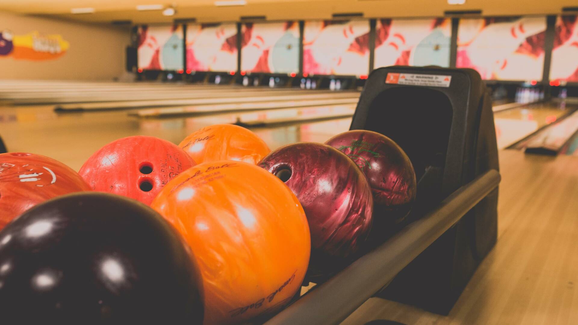 Where To Go Bowling In Montreal To Enjoy Good Times And Vibes   Image 