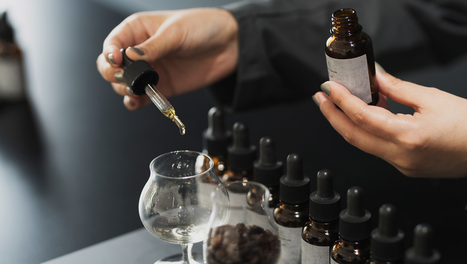 家紋のような香りを作る、ホームフレグランスの調香専門店が蔵前に誕生