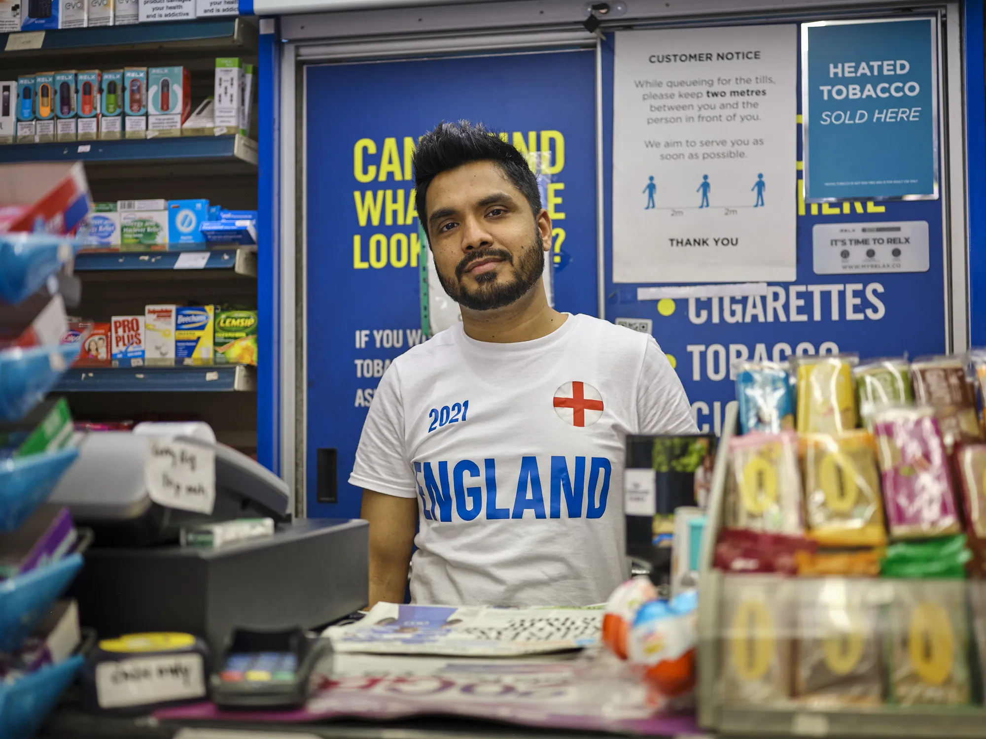 England fans watching the Euro 2020 final in the rain
